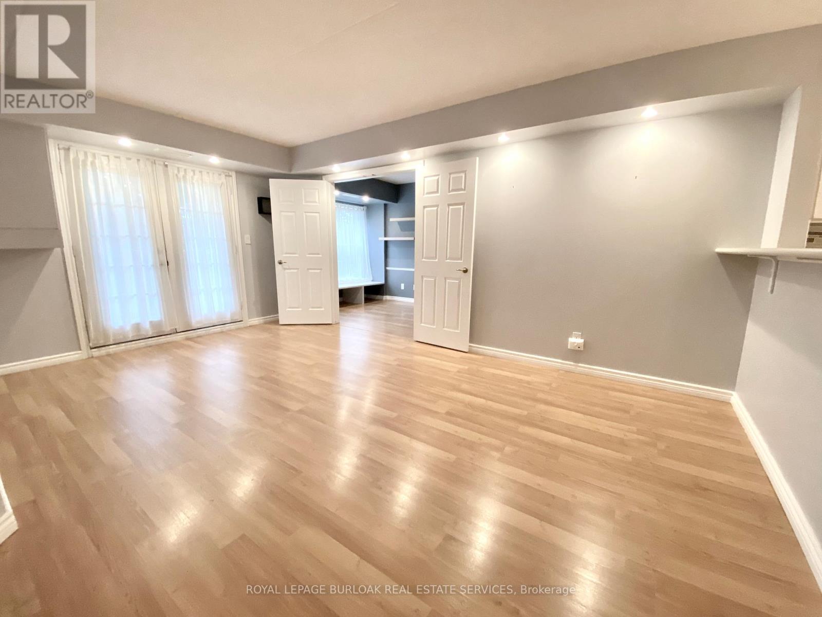 209 - 1450 Bishops Gate, Oakville, Ontario  L6M 4N1 - Photo 2 - W12881710