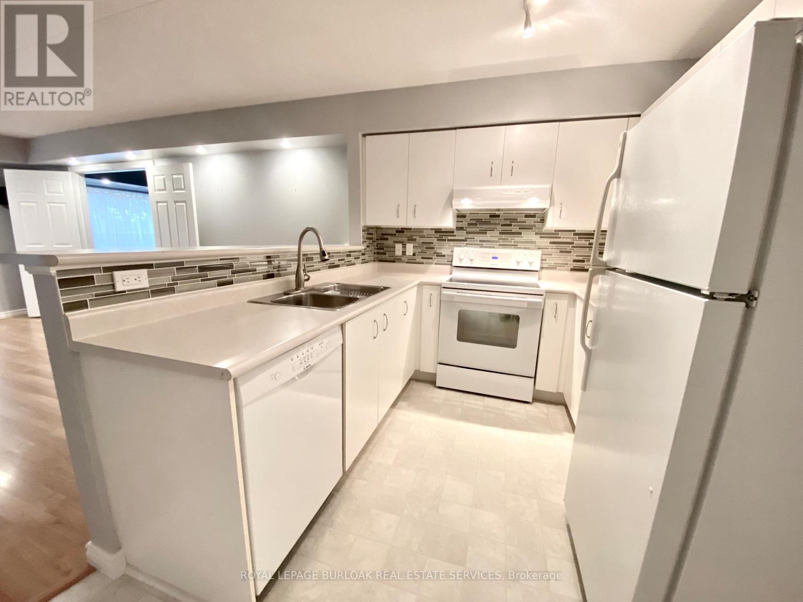 209 - 1450 Bishops Gate, Oakville, Ontario  L6M 4N1 - Photo 6 - W12881710