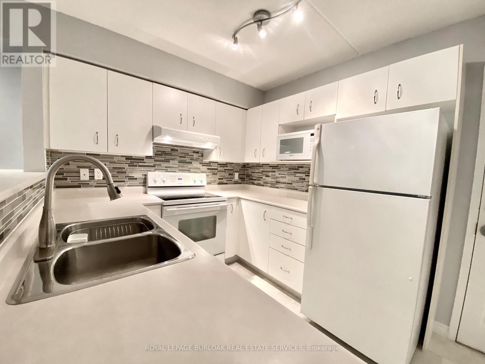 209 - 1450 Bishops Gate, Oakville, Ontario  L6M 4N1 - Photo 7 - W12881710