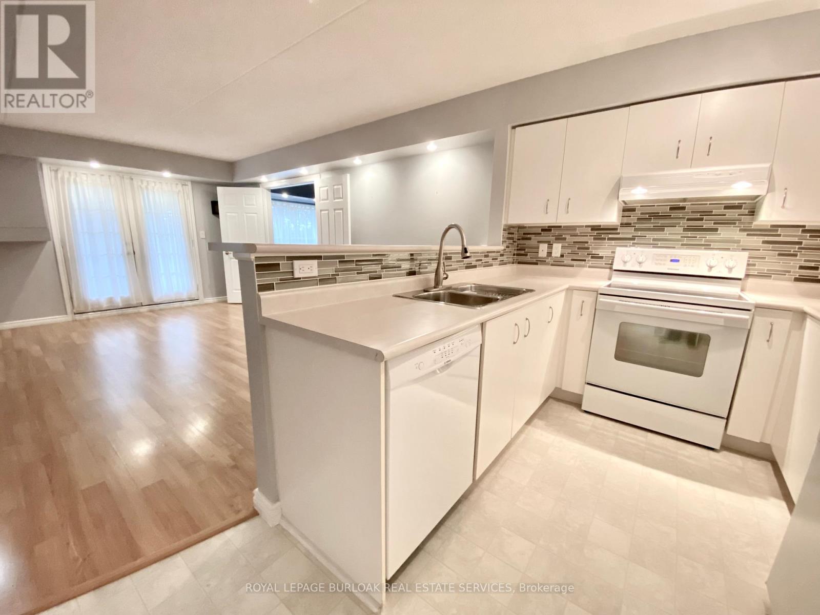 209 - 1450 Bishops Gate, Oakville, Ontario  L6M 4N1 - Photo 8 - W12881710