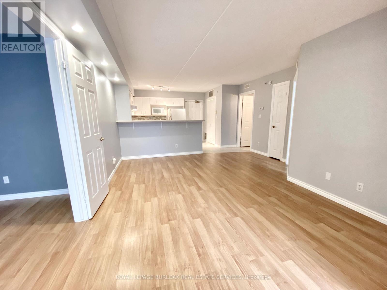 209 - 1450 Bishops Gate, Oakville, Ontario  L6M 4N1 - Photo 9 - W12881710