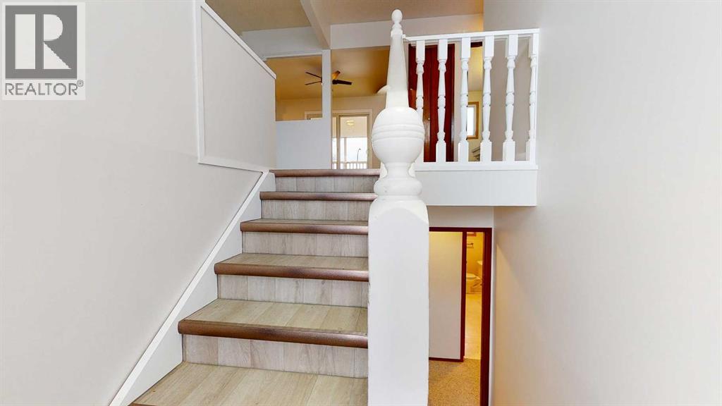 73 Laval Court W, Lethbridge, Alberta  T1K 4G2 - Photo 1 - A2293321