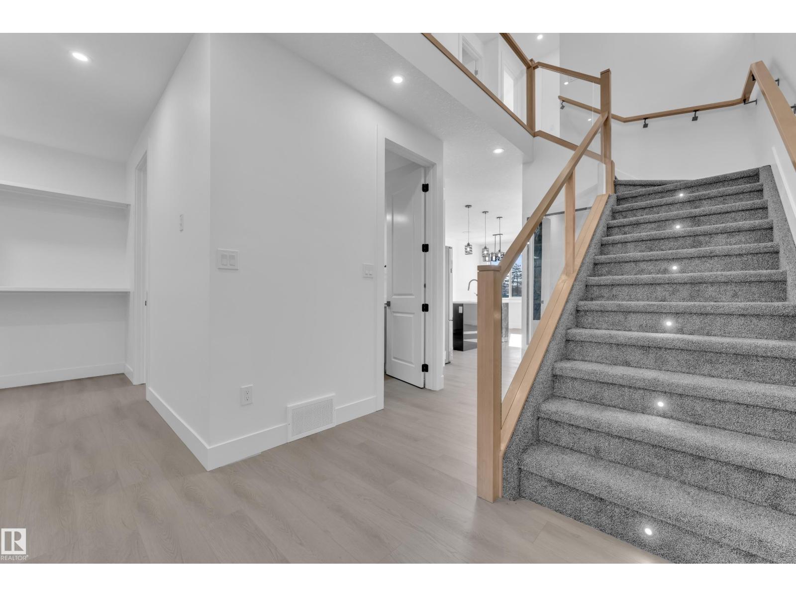 2027 154 Av Nw, Edmonton, Alberta  T5Y 4H5 - Photo 5 - E4477425