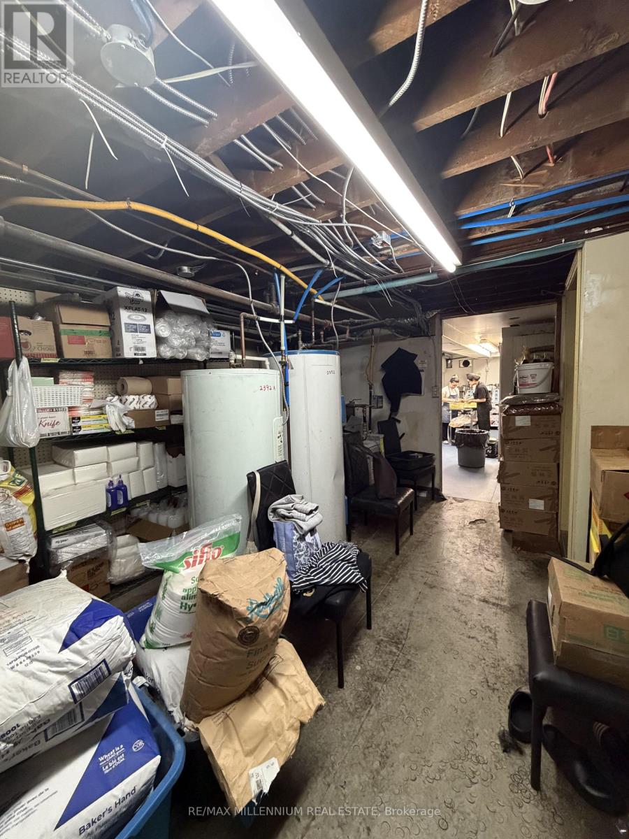 2392 Bloor Street W, Toronto, Ontario  M6S 1P5 - Photo 11 - W12814720