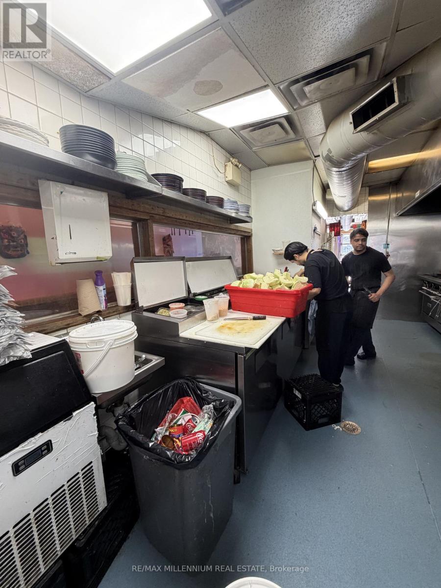 2392 Bloor Street W, Toronto, Ontario  M6S 1P5 - Photo 8 - W12814720