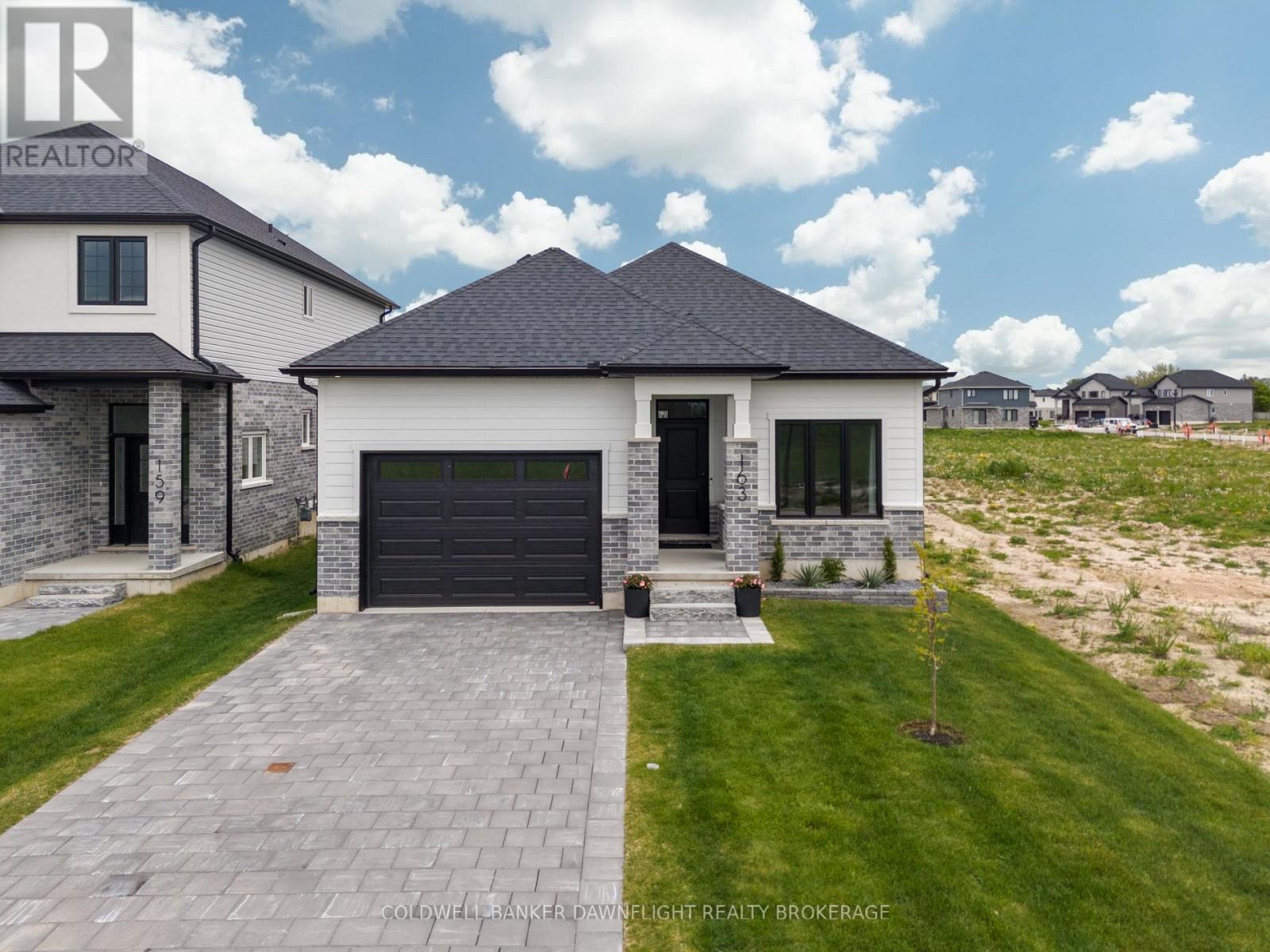 219 Greene Street, South Huron, Ontario  N0M 1S3 - Photo 2 - X12881874