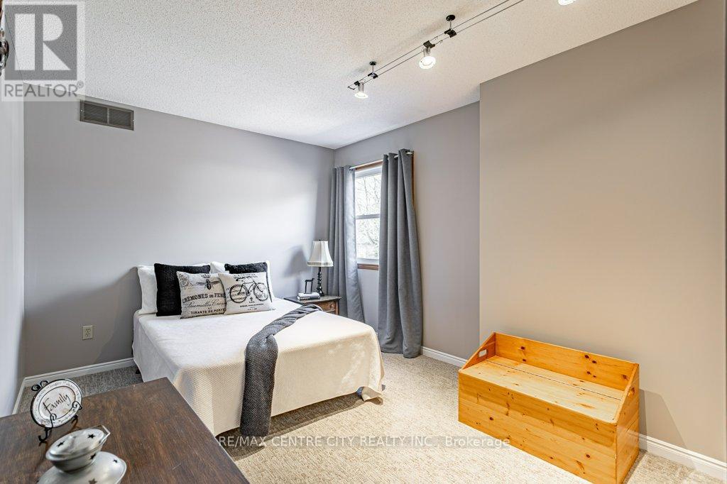 62 Nanette Drive, London North, Ontario  N5X 3L4 - Photo 25 - X12881878