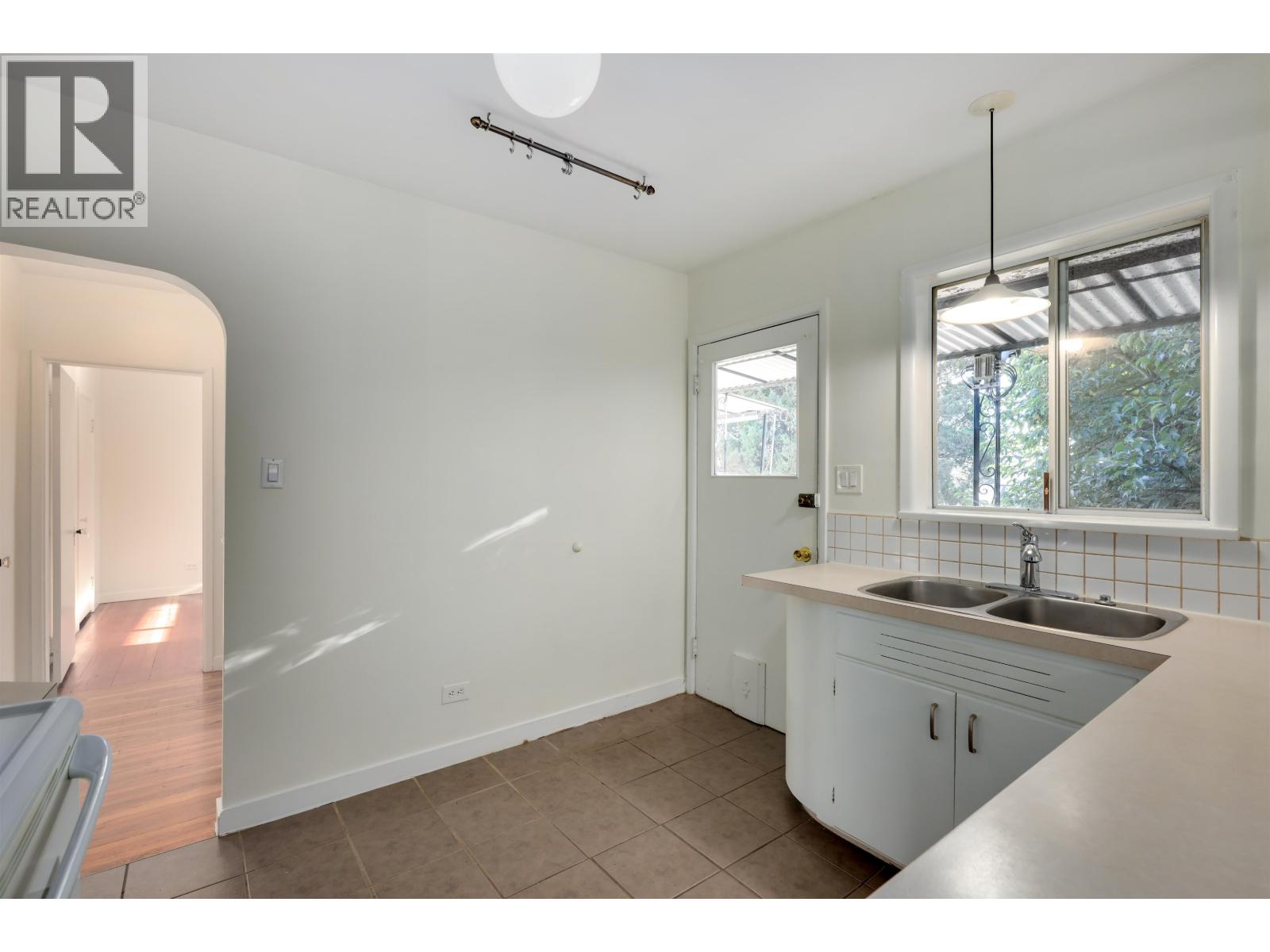 509 E Keith Road, North Vancouver, British Columbia  V7L 1W3 - Photo 12 - R3096910