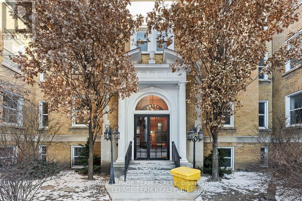 30 - 407 Elgin Street, Ottawa, Ontario  K2P 1N2 - Photo 1 - X12881798