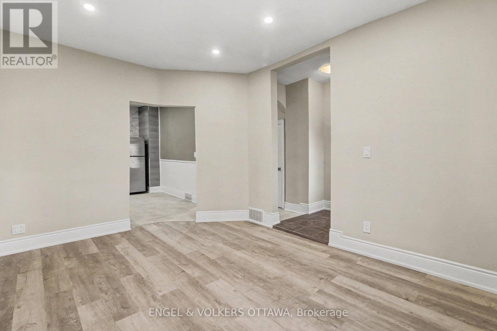 176 Arlington Avenue, Ottawa, Ontario  K1R 5S7 - Photo 4 - X12881804