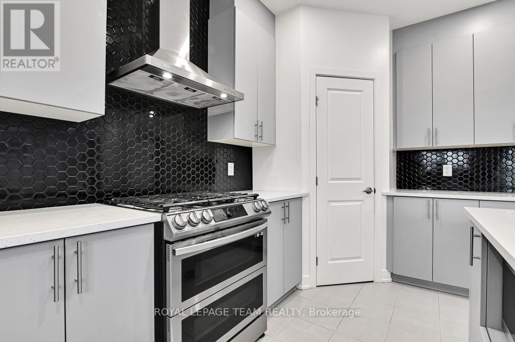912 Duxbury Lane, Ottawa, Ontario  K4M 0M2 - Photo 11 - X12881868