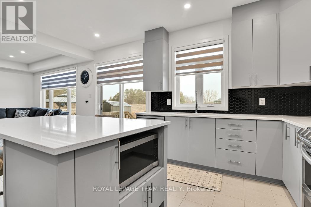 912 Duxbury Lane, Ottawa, Ontario  K4M 0M2 - Photo 12 - X12881868