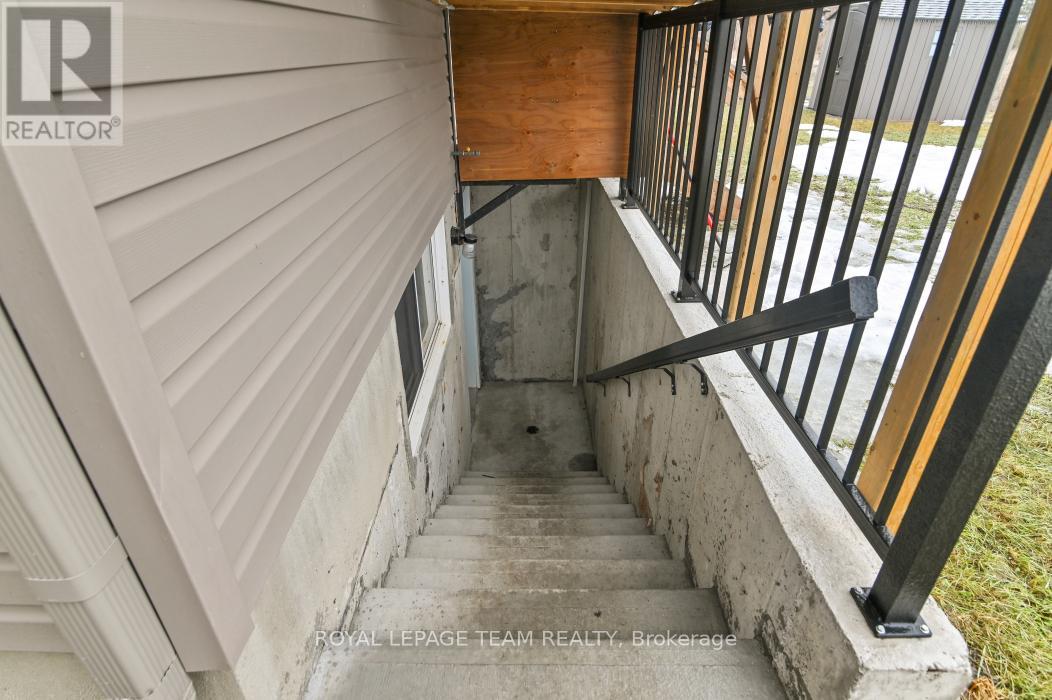 912 Duxbury Lane, Ottawa, Ontario  K4M 0M2 - Photo 37 - X12881868