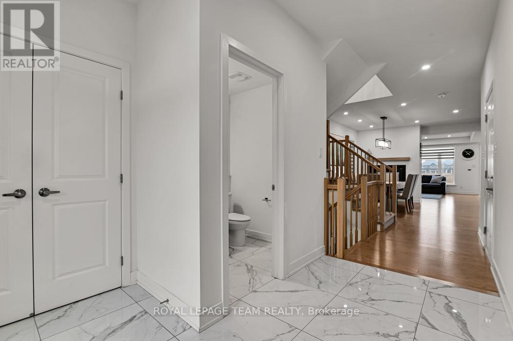 912 Duxbury Lane, Ottawa, Ontario  K4M 0M2 - Photo 4 - X12881868