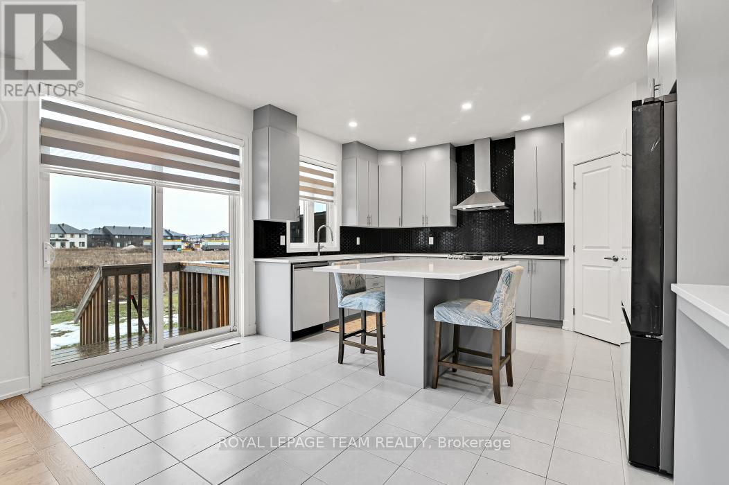912 Duxbury Lane, Ottawa, Ontario  K4M 0M2 - Photo 9 - X12881868