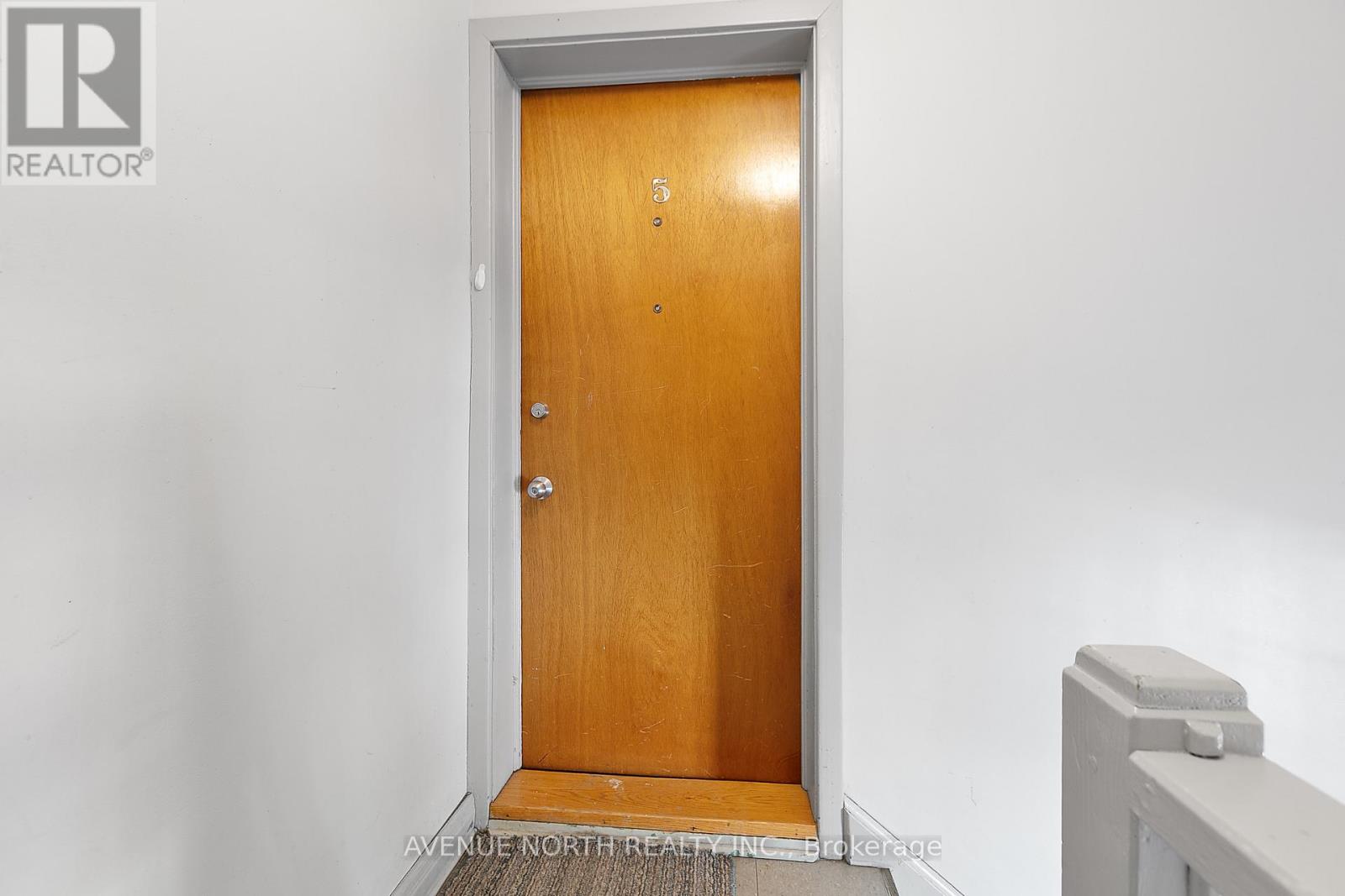 5 - 149 Marquette Avenue, Ottawa, Ontario  K1L 5J7 - Photo 3 - X12881876