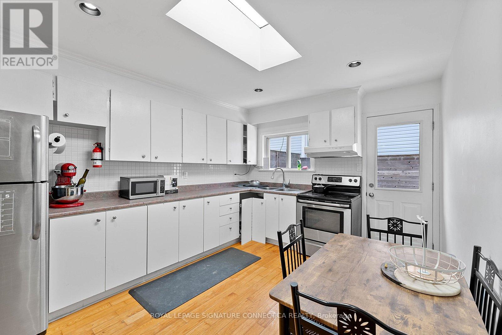 2nd Flr - 236 Christie Street, Toronto, Ontario  M6G 3B8 - Photo 2 - C12881822