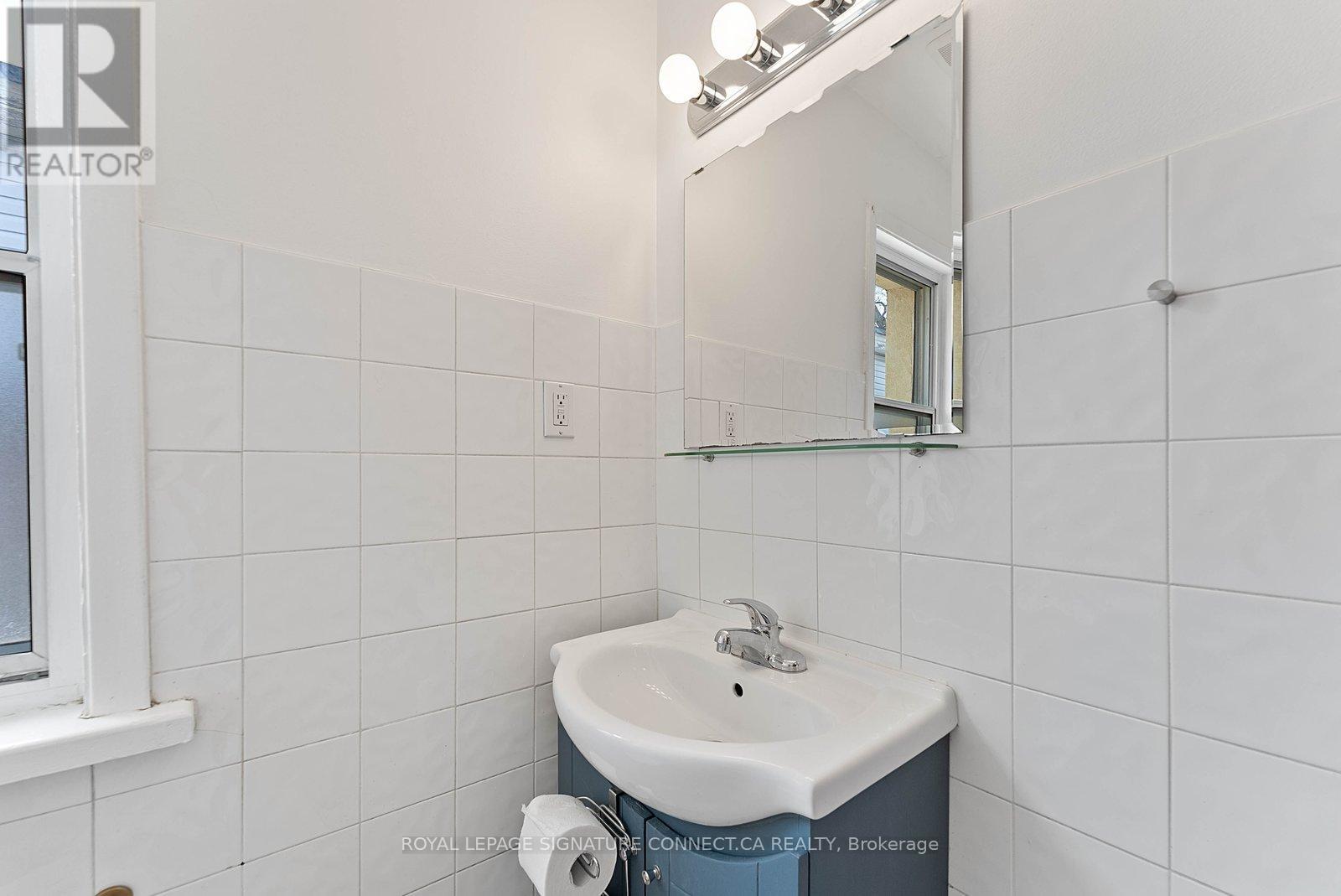 2nd Flr - 236 Christie Street, Toronto, Ontario  M6G 3B8 - Photo 9 - C12881822