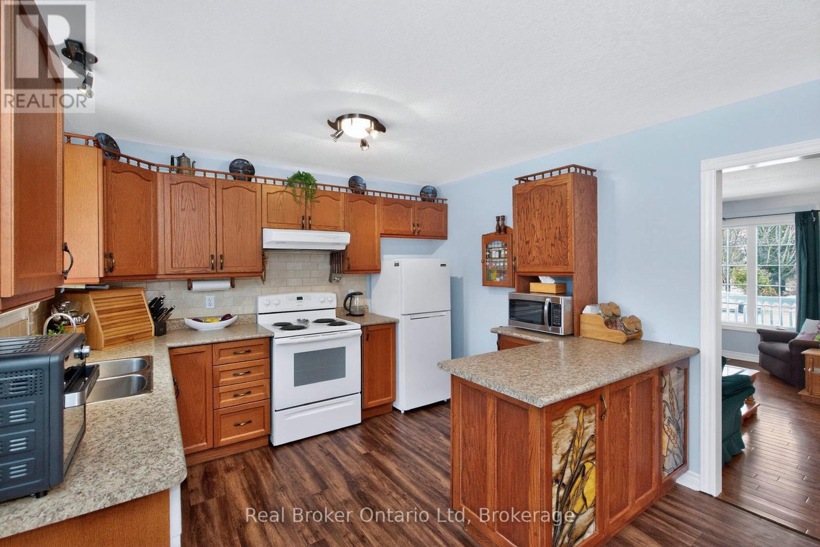 202 Ouida Street, Tay, Ontario  L0K 2C0 - Photo 10 - S12881844