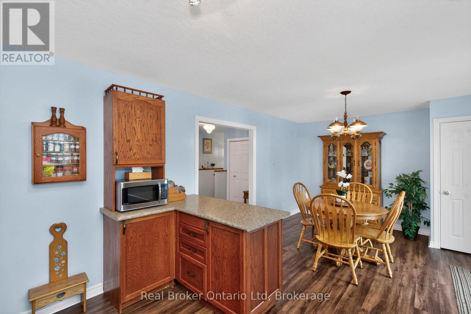 202 Ouida Street, Tay, Ontario  L0K 2C0 - Photo 12 - S12881844