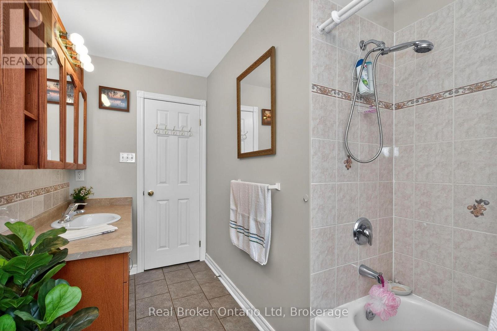 202 Ouida Street, Tay, Ontario  L0K 2C0 - Photo 18 - S12881844