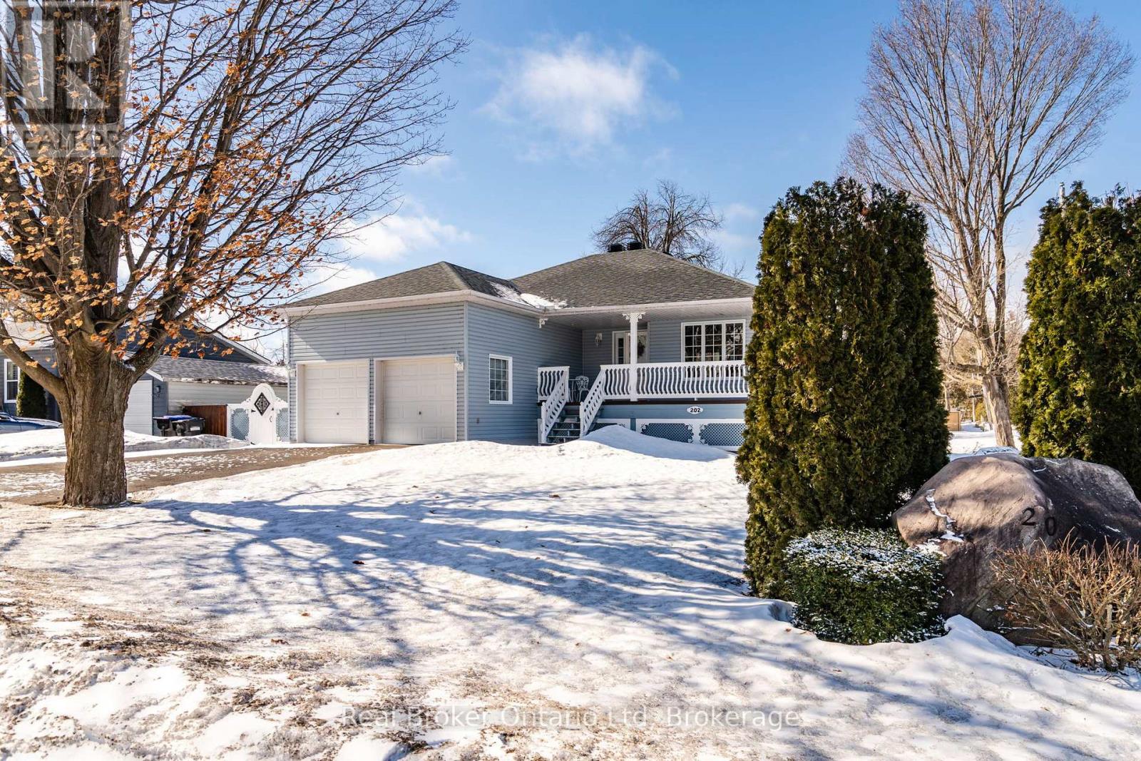 202 Ouida Street, Tay, Ontario  L0K 2C0 - Photo 2 - S12881844