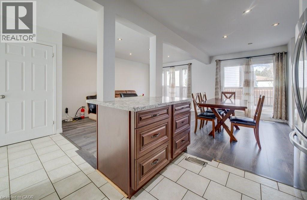 394a Churchill Court, Waterloo, Ontario  N2L 6B4 - Photo 14 - 40812173