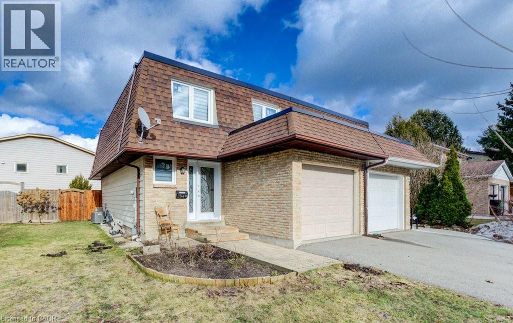 394a Churchill Court, Waterloo, Ontario  N2L 6B4 - Photo 2 - 40812173