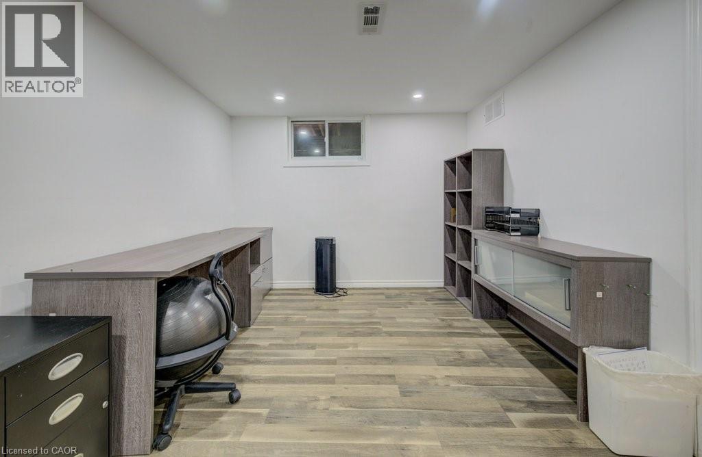 394a Churchill Court, Waterloo, Ontario  N2L 6B4 - Photo 28 - 40812173