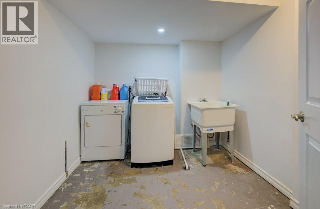 394a Churchill Court, Waterloo, Ontario  N2L 6B4 - Photo 29 - 40812173