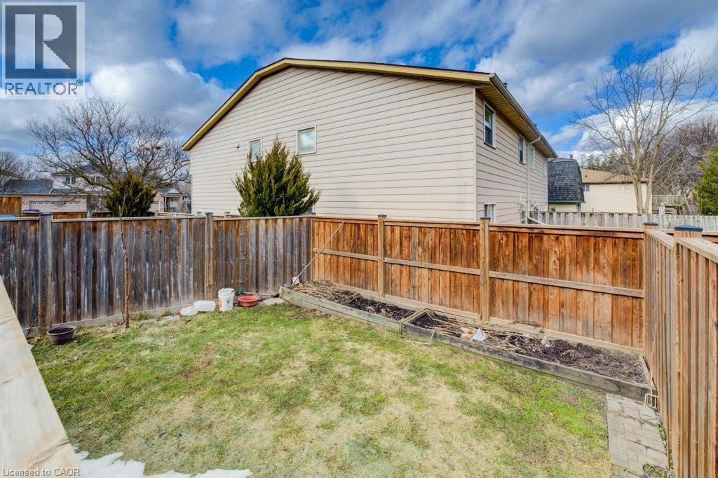 394a Churchill Court, Waterloo, Ontario  N2L 6B4 - Photo 34 - 40812173