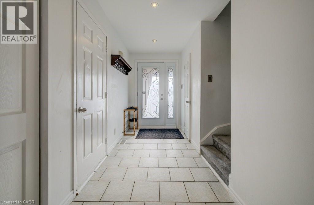 394a Churchill Court, Waterloo, Ontario  N2L 6B4 - Photo 4 - 40812173