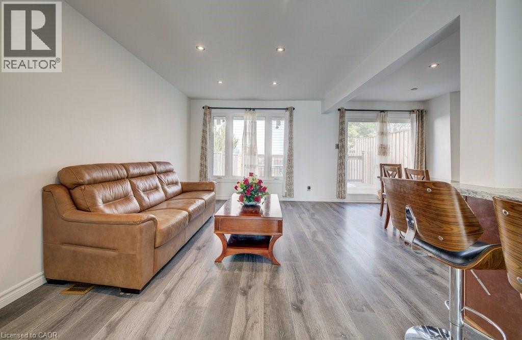 394a Churchill Court, Waterloo, Ontario  N2L 6B4 - Photo 7 - 40812173