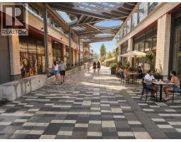 260 422 E 3RD STREET, North Vancouver, British Columbia