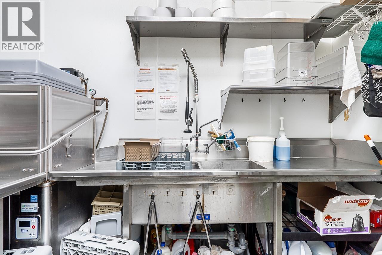 3670 Vanness Avenue, Vancouver, British Columbia  V5R 0G6 - Photo 4 - C8077007