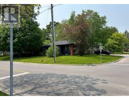 1 WILLIS DRIVE, Aurora, Ontario