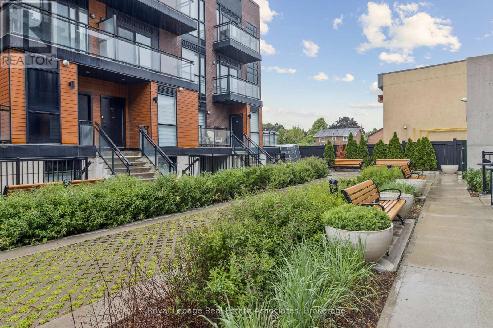 D203 - 5289 Highway 7, Vaughan, Ontario  L4L 0J1 - Photo 16 - N12881832