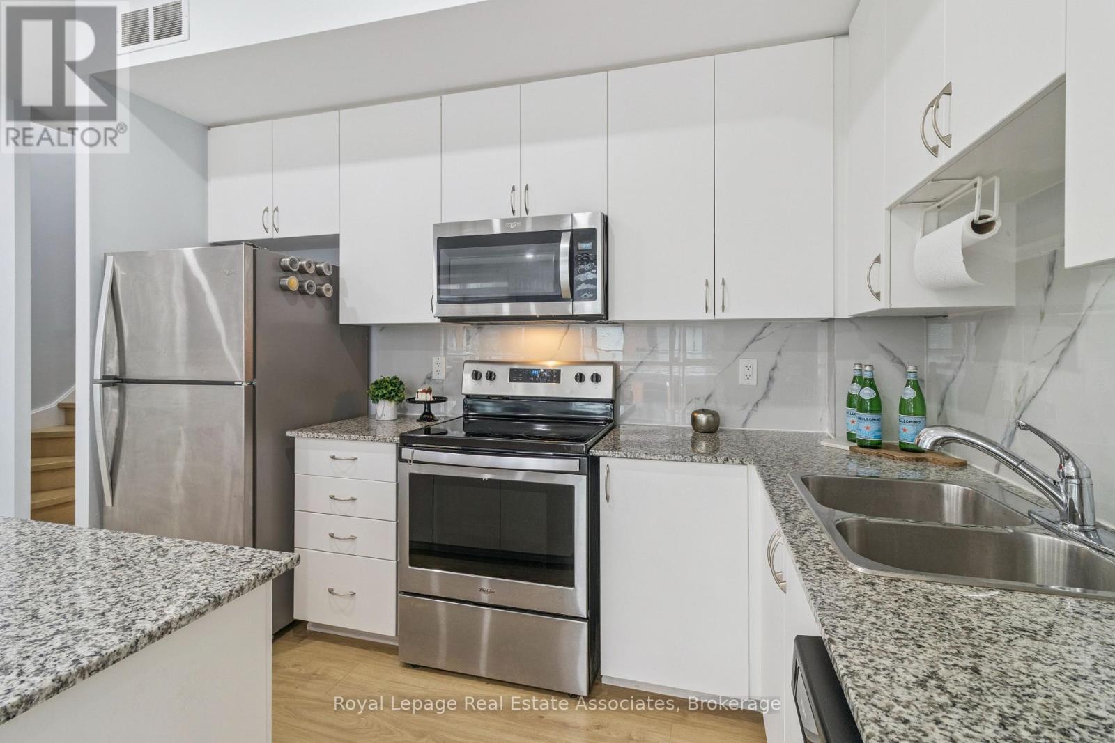 D203 - 5289 Highway 7, Vaughan, Ontario  L4L 0J1 - Photo 3 - N12881832