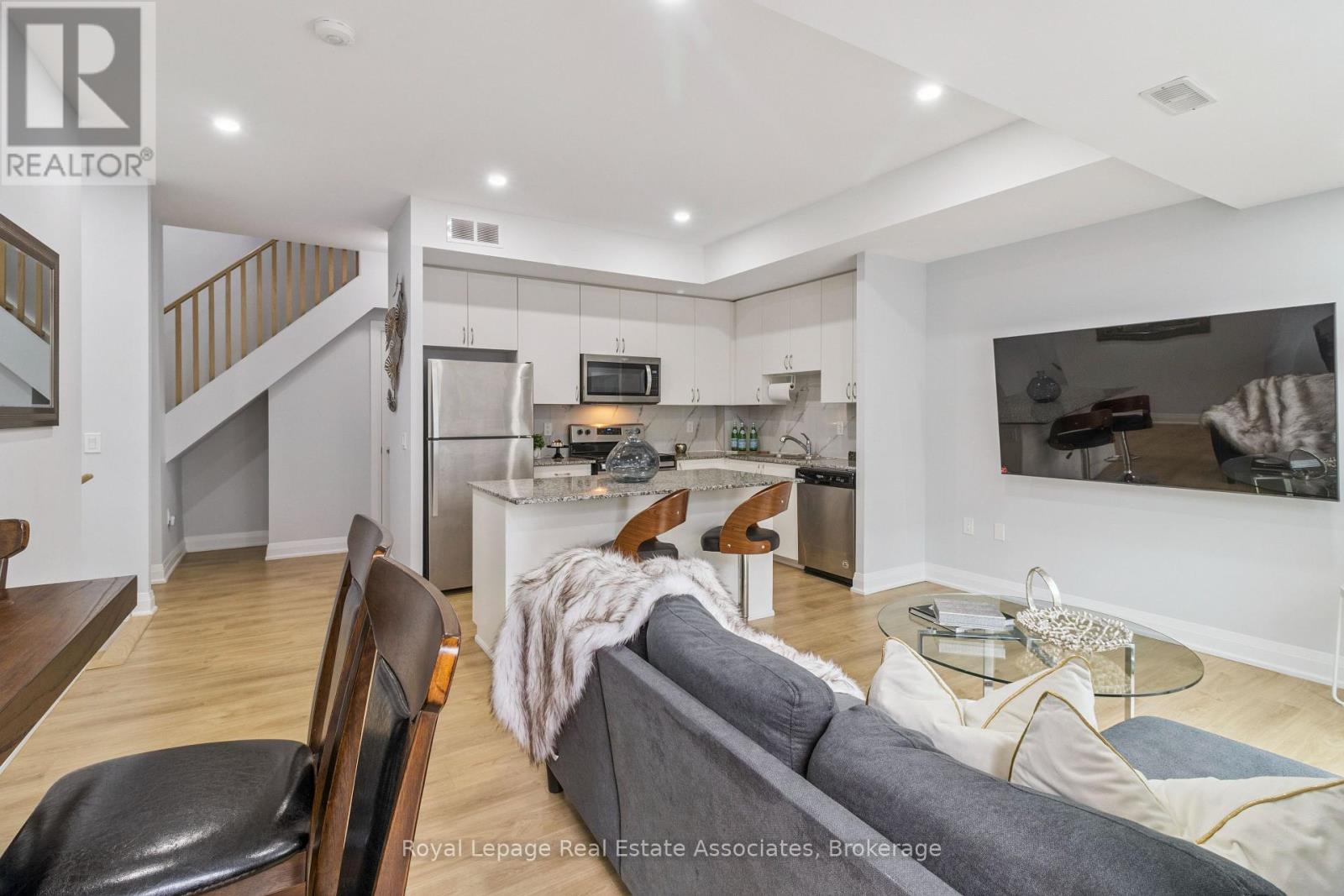 D203 - 5289 Highway 7, Vaughan, Ontario  L4L 0J1 - Photo 6 - N12881832