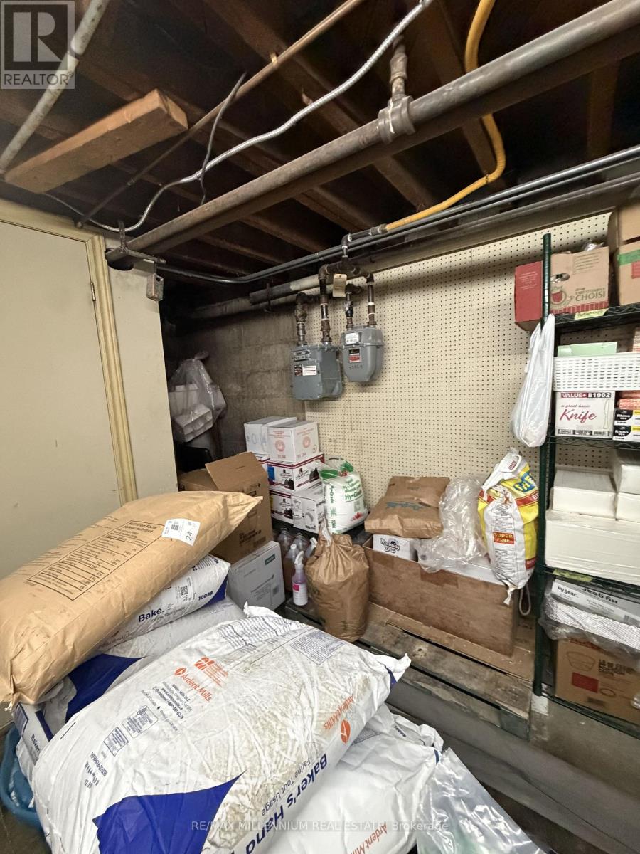 2392 Bloor Street W, Toronto, Ontario  M6S 1P5 - Photo 28 - W12814720