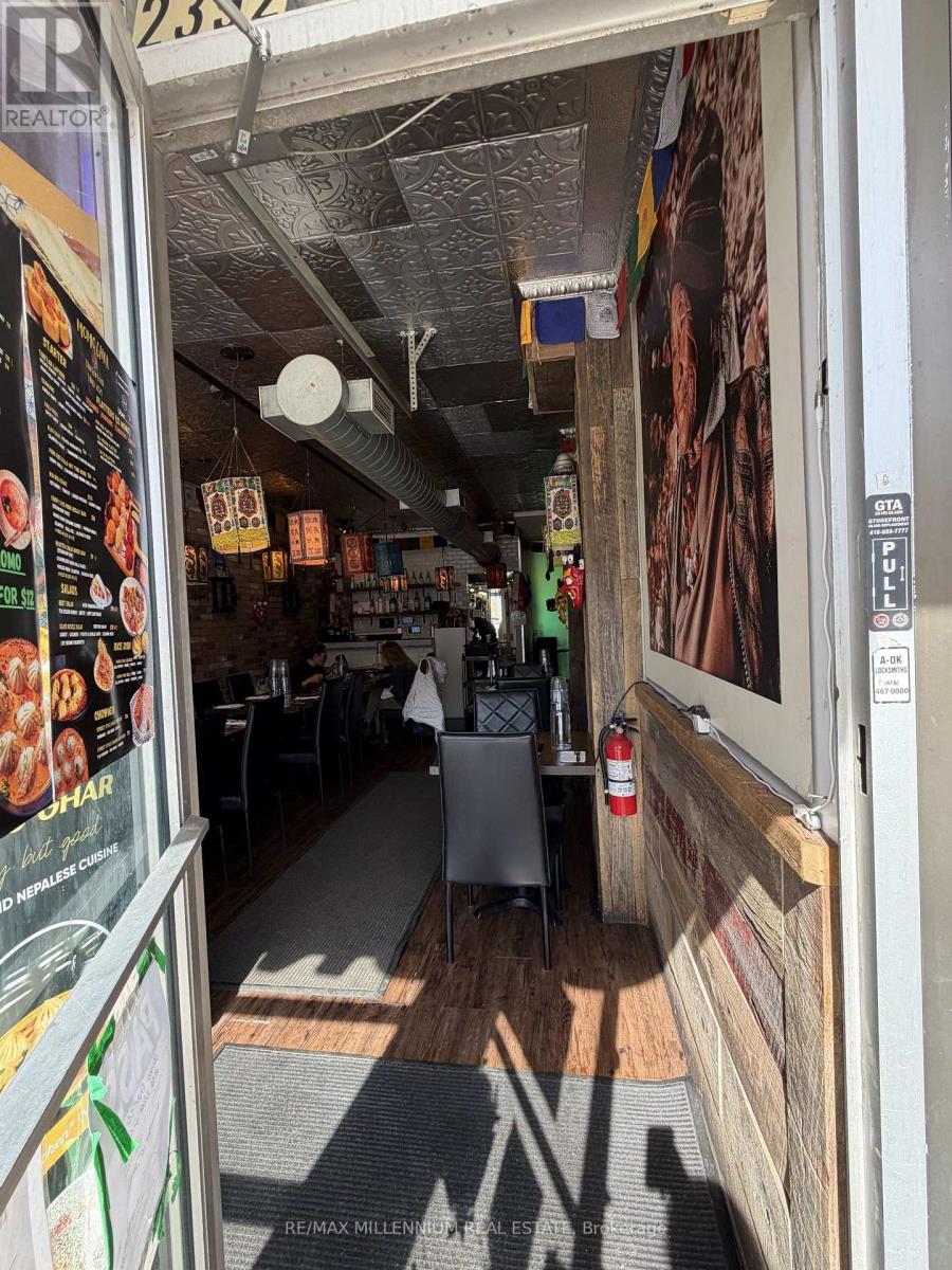 2392 Bloor Street W, Toronto, Ontario  M6S 1P5 - Photo 7 - W12814720