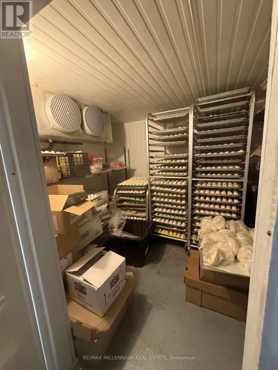 2392 Bloor Street W, Toronto, Ontario  M6S 1P5 - Photo 31 - W12814720