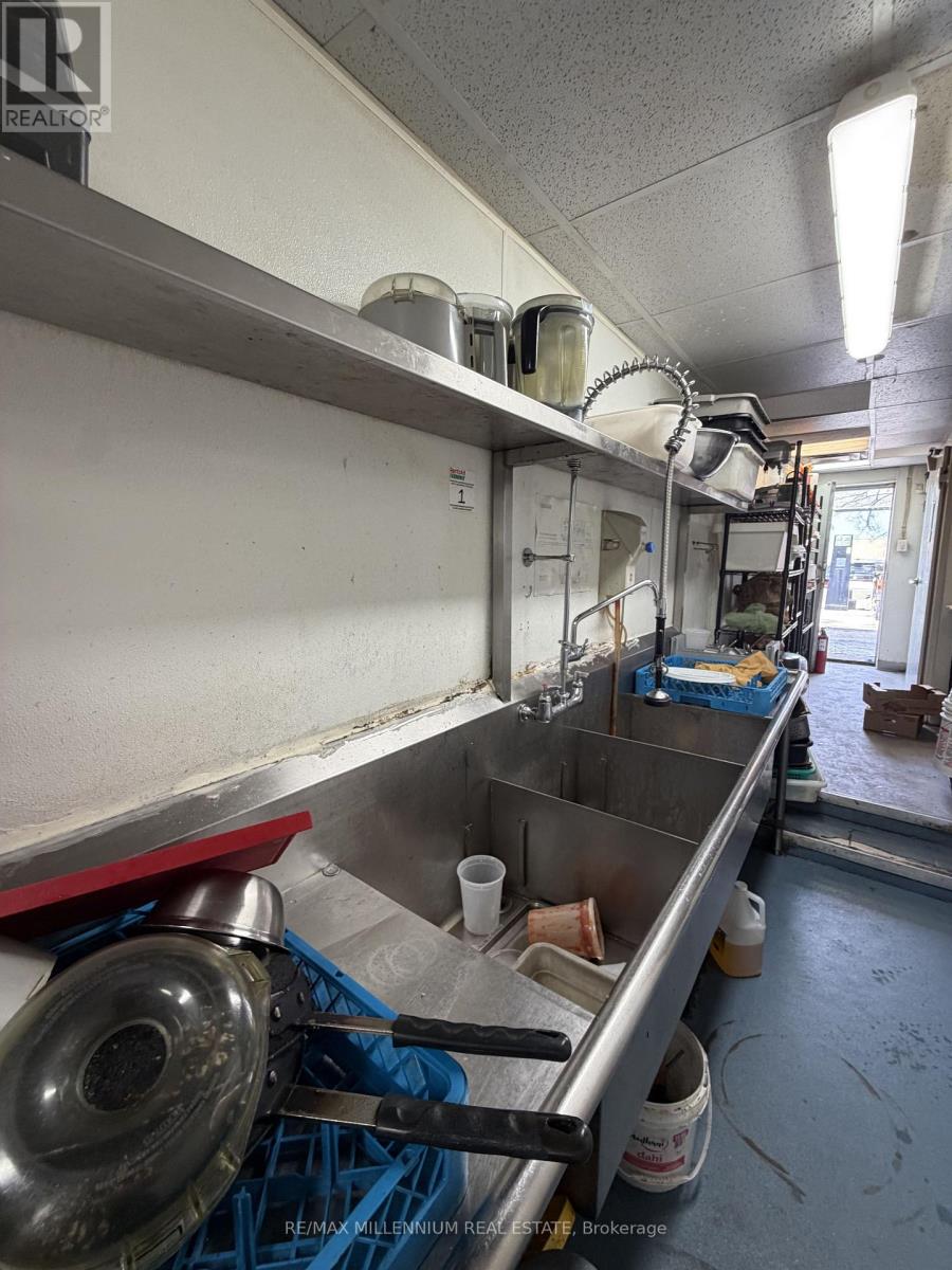 2392 Bloor Street W, Toronto, Ontario  M6S 1P5 - Photo 13 - W12814720