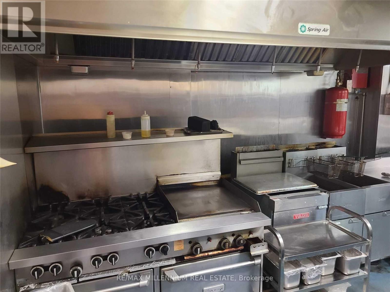 2392 Bloor Street W, Toronto, Ontario  M6S 1P5 - Photo 4 - W12814720