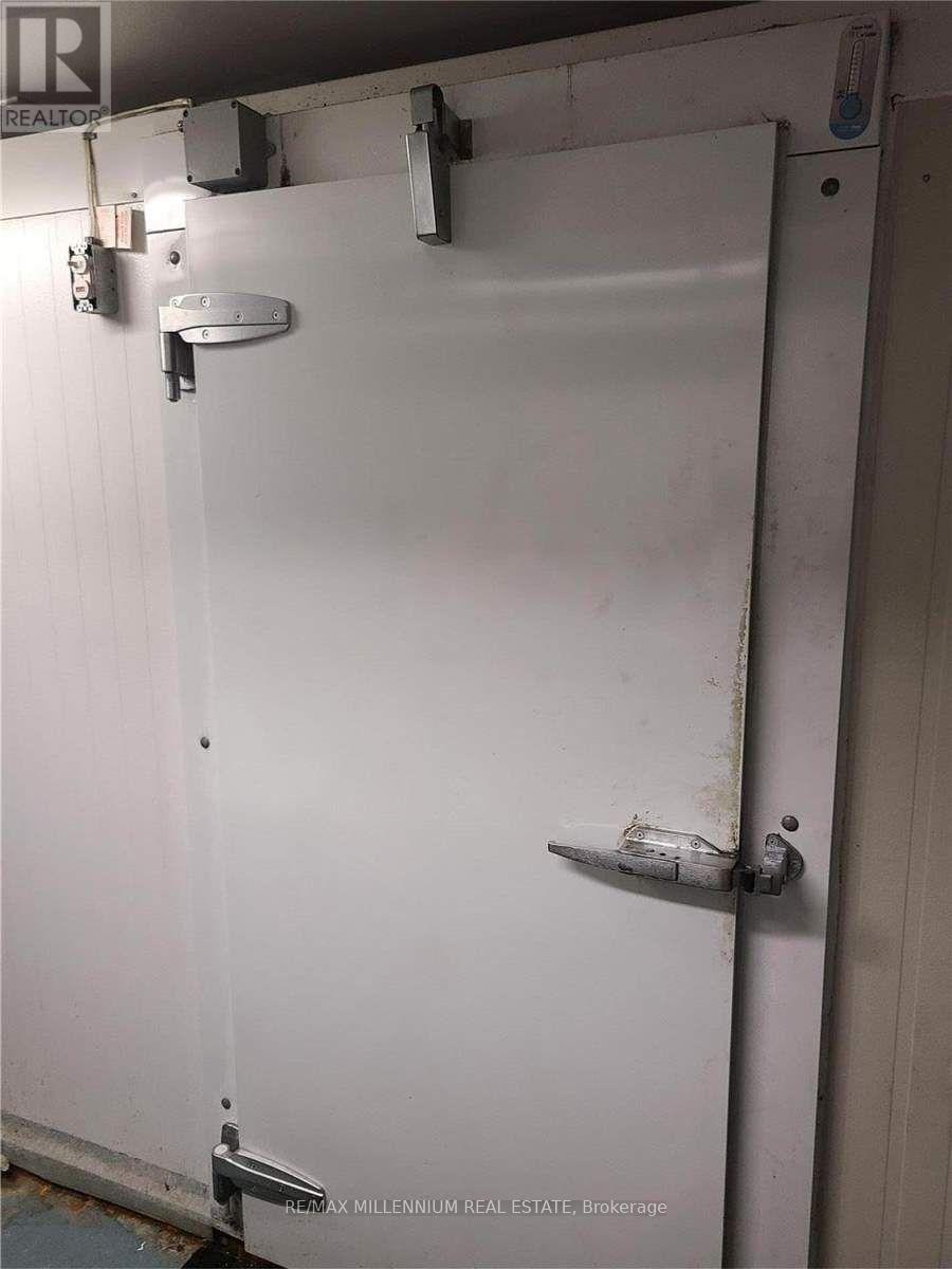 2392 Bloor Street W, Toronto, Ontario  M6S 1P5 - Photo 6 - W12814720