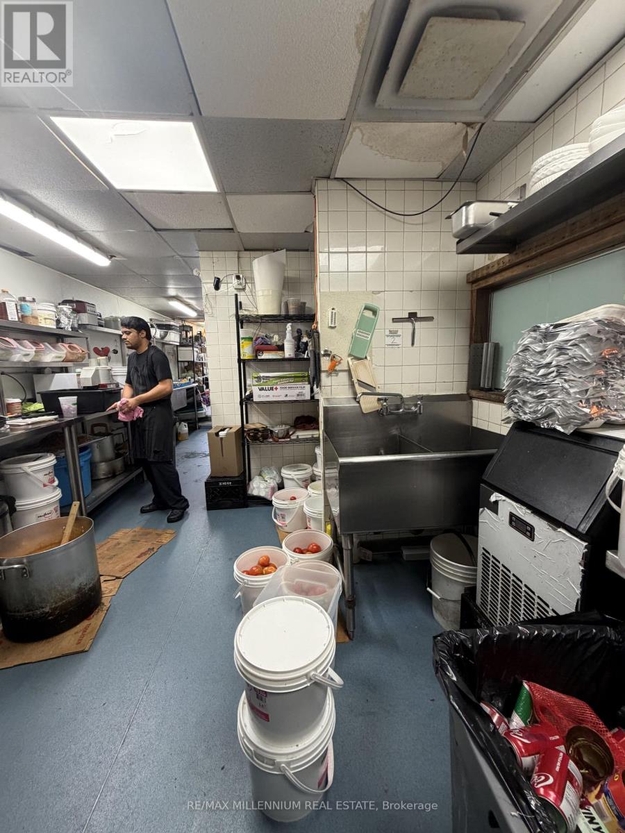 2392 Bloor Street W, Toronto, Ontario  M6S 1P5 - Photo 21 - W12814720