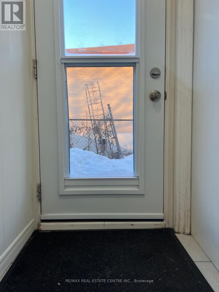 Lower - 45 Autumn Boulevard, Brampton, Ontario  L6T 2W1 - Photo 3 - W12881870