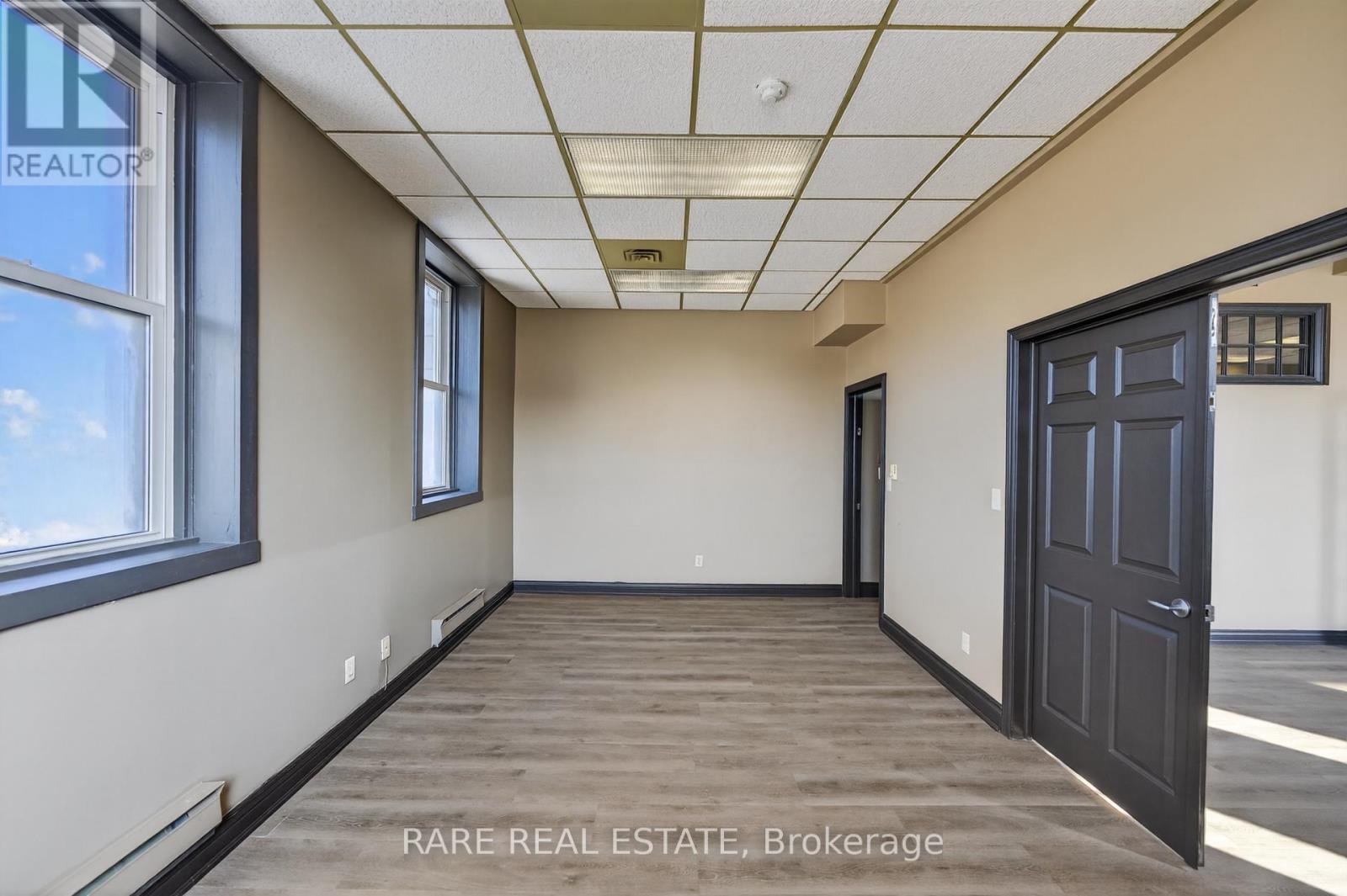 4190 Bridge Street, Niagara Falls (Downtown), Ontario  L2E 2R4 - Photo 10 - X12881808