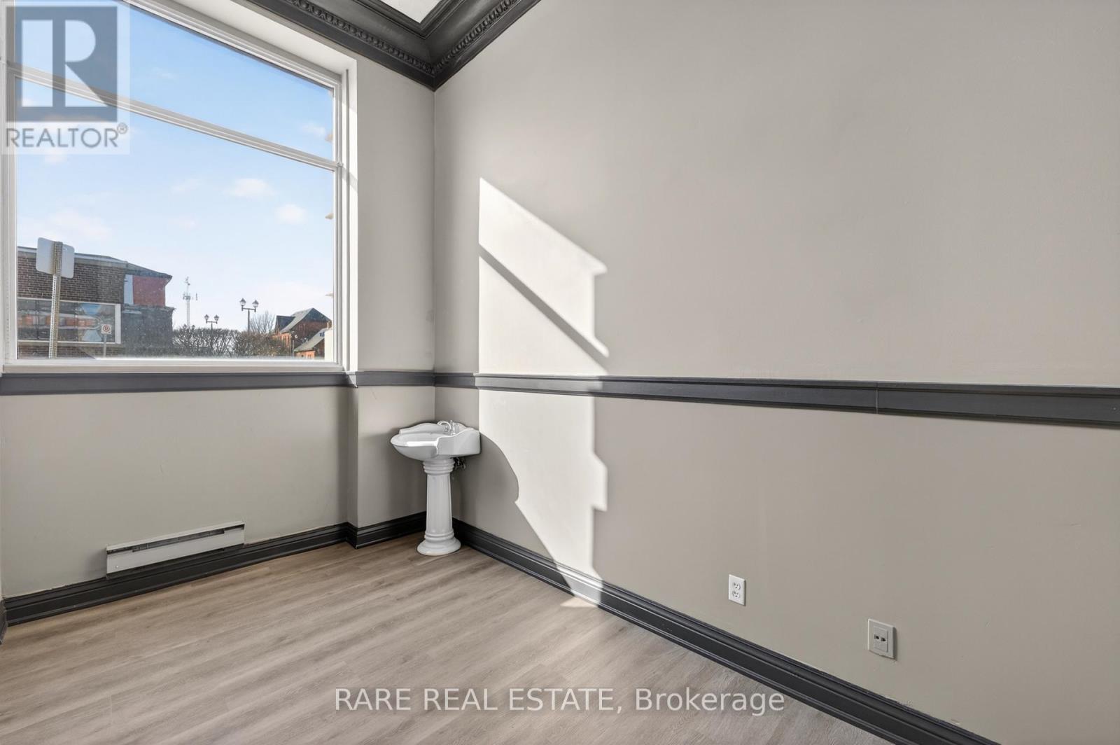 4190 Bridge Street, Niagara Falls (Downtown), Ontario  L2E 2R4 - Photo 11 - X12881808