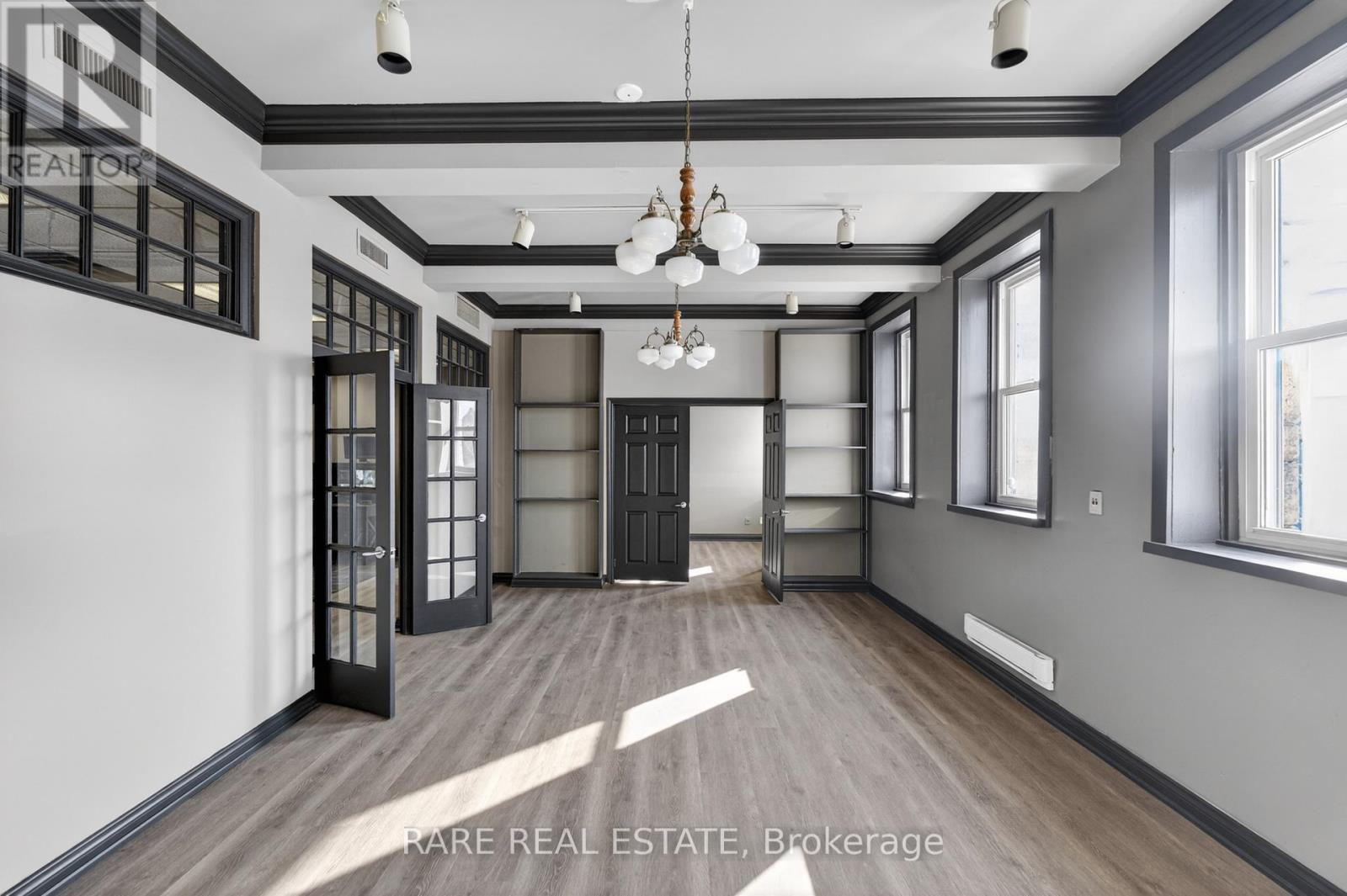 4190 Bridge Street, Niagara Falls (Downtown), Ontario  L2E 2R4 - Photo 8 - X12881808